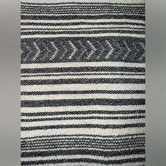 Gap size 4 grey white striped lined mini skirt with arrow design 100% cotton - Picture 4 of 6